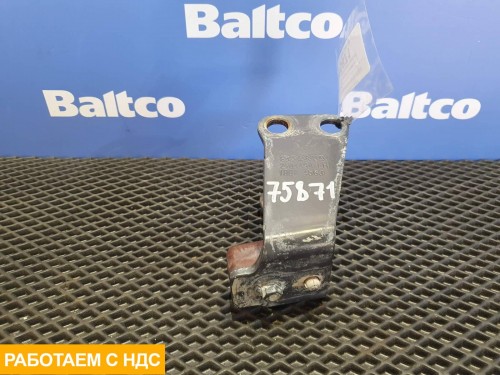 Кронштейн ограничителя хода стабилизатора кабины левый