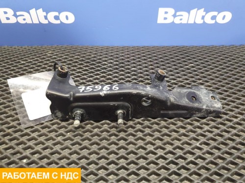 Кронштейн фары левый